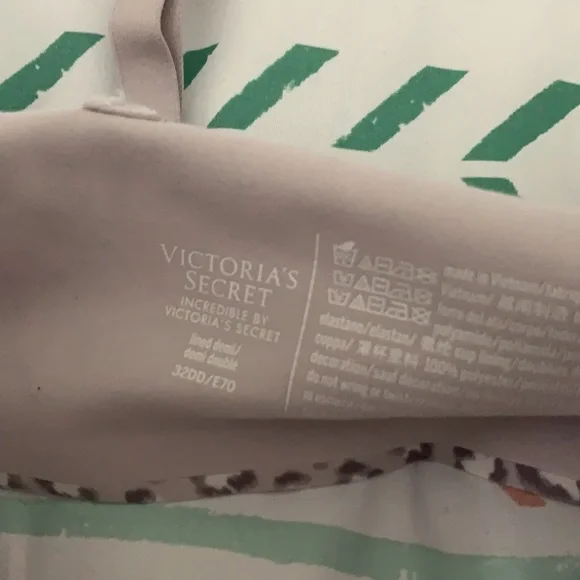 VS front close bra - Picture 2 of 2